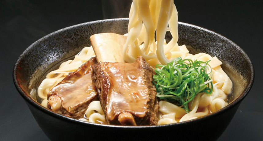 半夜最想吃的那碗台灣味！台北 5 大「宵夜」人氣牛肉麵「五選」推薦：24 小時不打烊、東區排隊名店盤點！